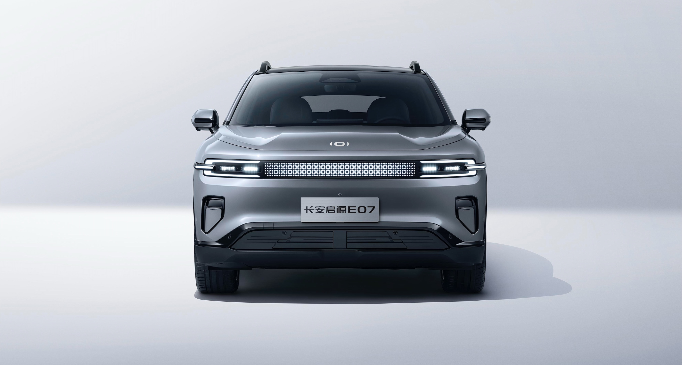 全球首款！97916国际游戏官网MINI COB全彩交互屏助力打造长安启源E07百变SUV